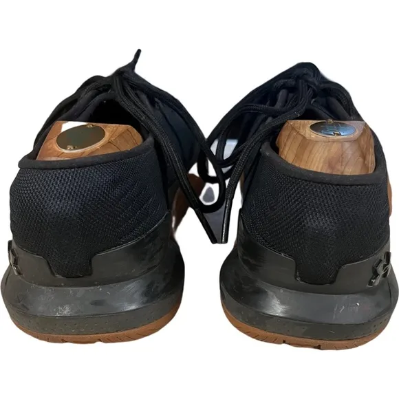 EUC Under Armour Mens Size US 8 Black Gum Bottom Tri Base Reign Trainer Shoes