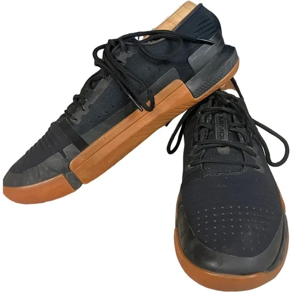EUC Under Armour Mens Size US 8 Black Gum Bottom Tri Base Reign Trainer Shoes