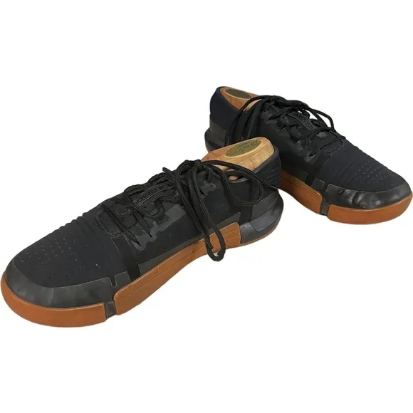 EUC Under Armour Mens Size US 8 Black Gum Bottom Tri Base Reign Trainer Shoes