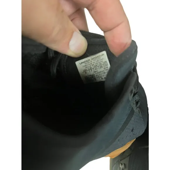 EUC Under Armour Mens Size US 8 Black Gum Bottom Tri Base Reign Trainer Shoes