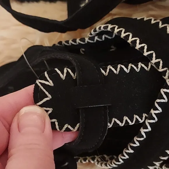 Farm Rio Black Zigzag Stitch Sandals NWOB