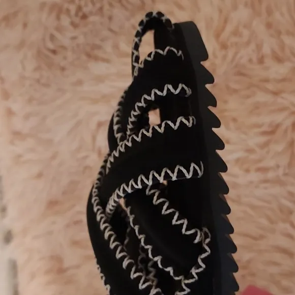 Farm Rio Black Zigzag Stitch Sandals NWOB