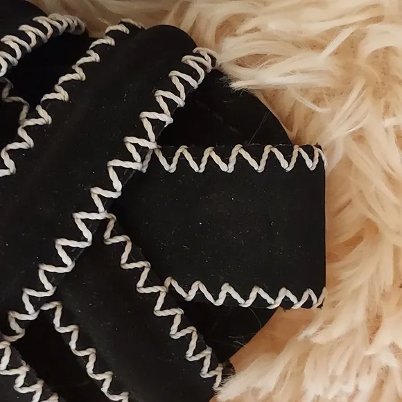 Farm Rio Black Zigzag Stitch Sandals NWOB