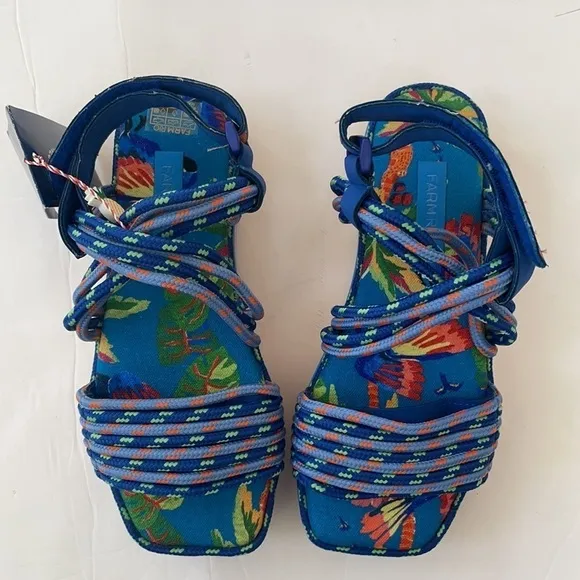 Farm Rio Blue macaw platform sandals 8 NWT