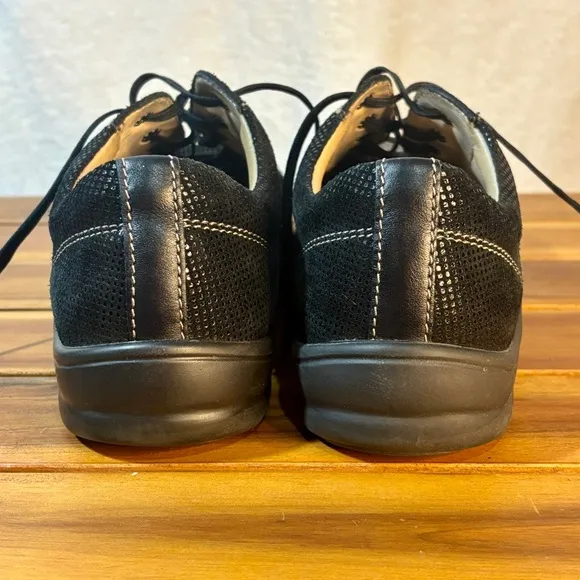 Finn Comfort Black Sneakers Breathable Lace-Up Design