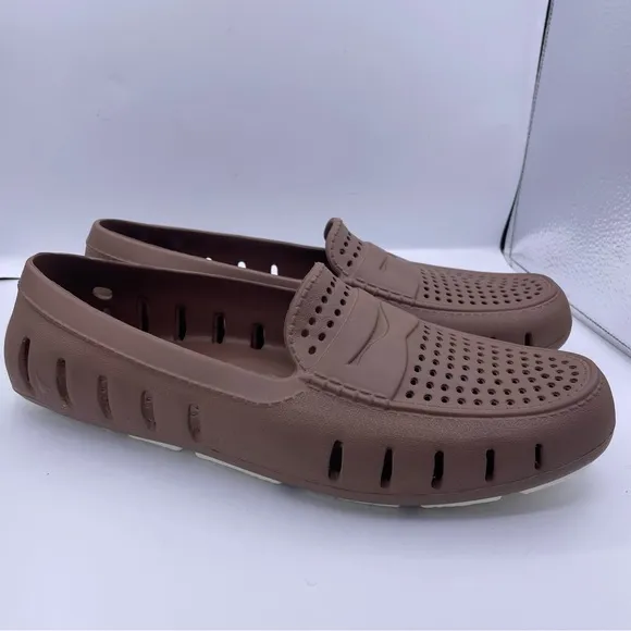 Floafers slip-on comfy lightweight men’s water shoes Size 9