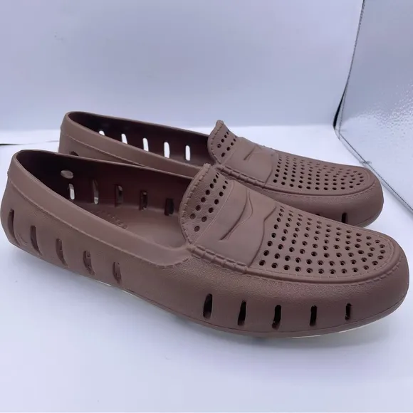 Floafers slip-on comfy lightweight men’s water shoes Size 9