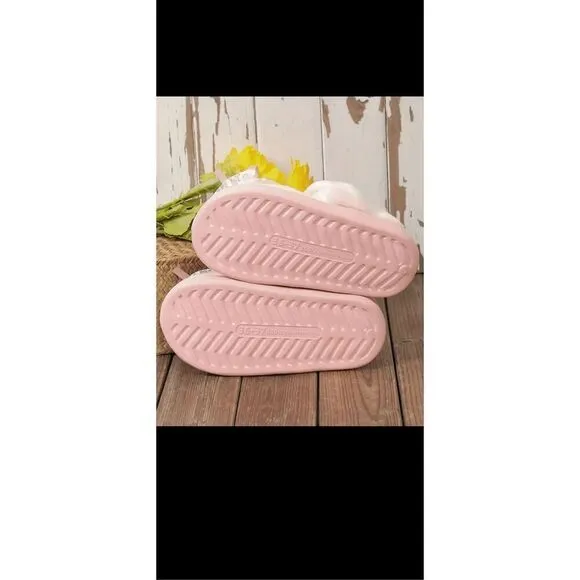 Fluffy Soft platform slipper with bow decor, non slip soles. They are so comfy !
