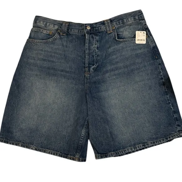 Free People/We the Free Slouchy Denim Montana Jean Shorts in Haven Size 33. NWT