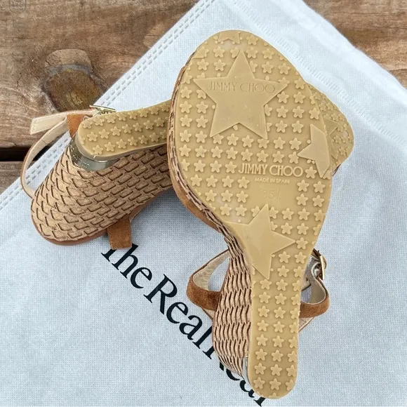 Free ship Friday Womans  Suede wedge Sandals  excellent condition 💕