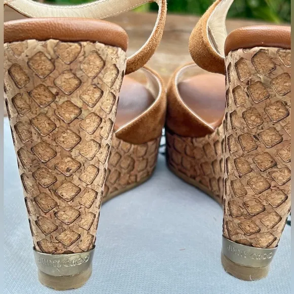 Free ship Friday Womans  Suede wedge Sandals  excellent condition 💕