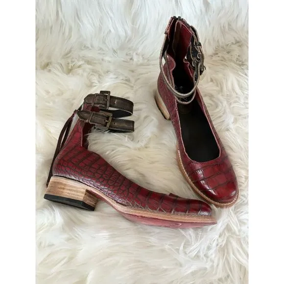 FREEBIRD BY STEVEN Maribel Red Croco Strappy Shoes 7