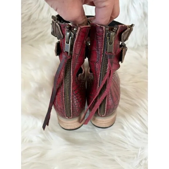 FREEBIRD BY STEVEN Maribel Red Croco Strappy Shoes 7