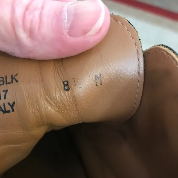 Frye Alice Italian Leather boots booties womens fit like 7.5-8. But marked 8.5