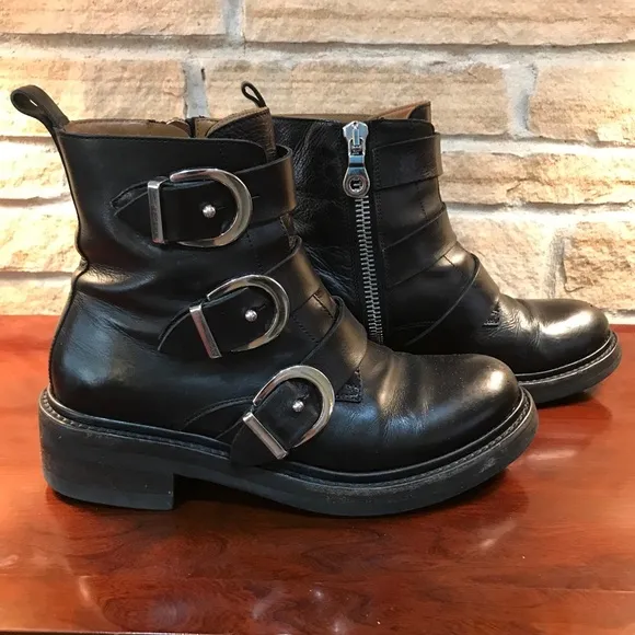 Frye Alice Italian Leather boots booties womens fit like 7.5-8. But marked 8.5