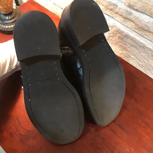 Frye Alice Italian Leather boots booties womens fit like 7.5-8. But marked 8.5
