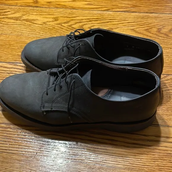 Frye and Company brand men’s suede leather Oxford shoes. Lace up style. …