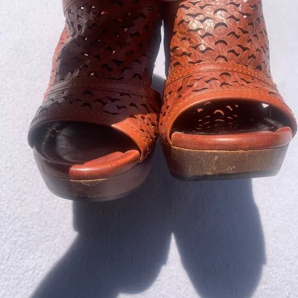 Frye Shoes 7 Sage Laser Cut Slide Leather Platform Stacked Heel Sandal Wood