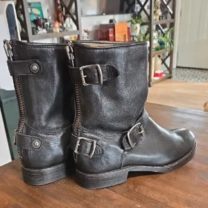 Frye Veronica Back Zip Boot Size 5.5 Fantastic Condition Black