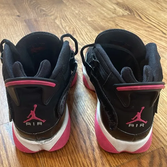 Girl’s Jordan Brand Black/Pink 6 Rings Sneakers/Shoes. Size 5.5Y.