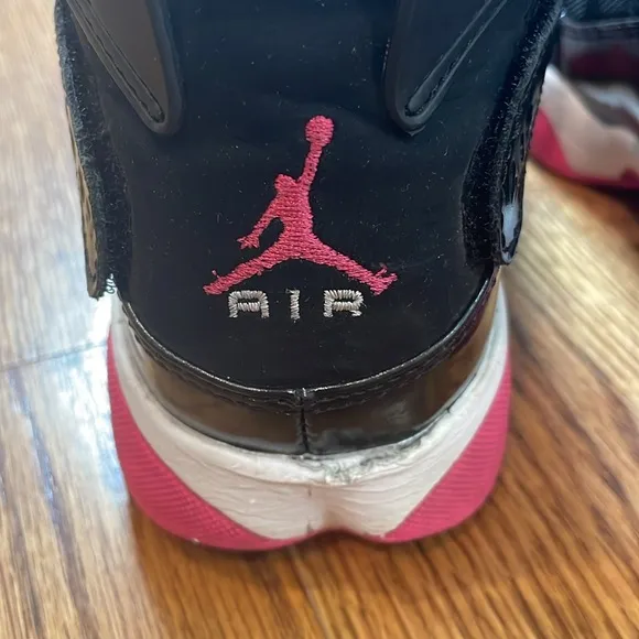 Girl’s Jordan Brand Black/Pink 6 Rings Sneakers/Shoes. Size 5.5Y.