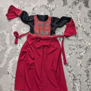 Girls red tatriz modern dress thobe size 6/7