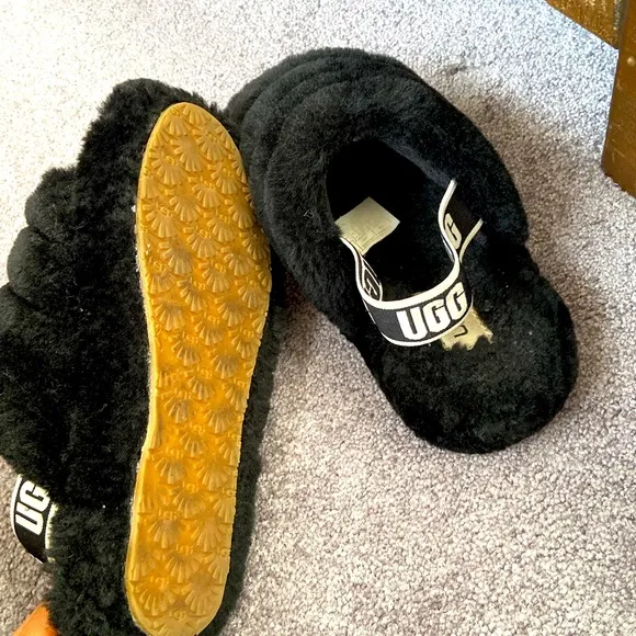 Girl’s UGG slip on fur sling back sandals!