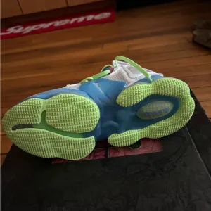 Green and Blue Athletic Shoes with Split-Toe Design