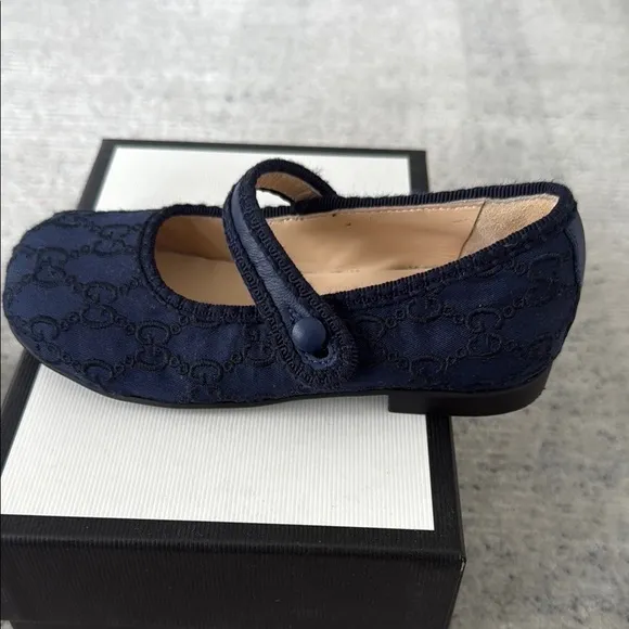 Gucci Blue Dress Shoes with Classic Mary Jane Design