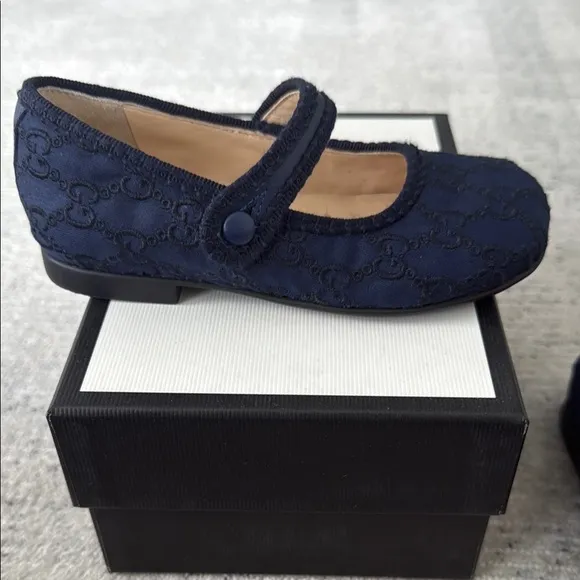 Gucci Blue Dress Shoes with Classic Mary Jane Design