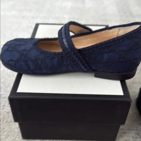 Gucci Blue Dress Shoes with Classic Mary Jane Design