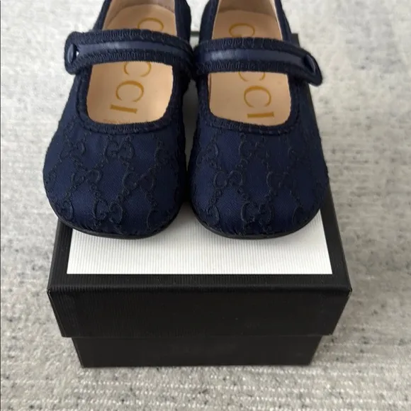 Gucci Blue Dress Shoes with Classic Mary Jane Design