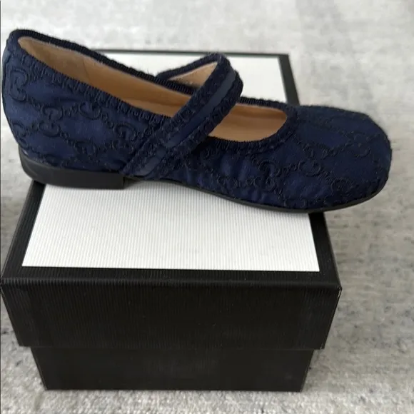 Gucci Blue Dress Shoes with Classic Mary Jane Design