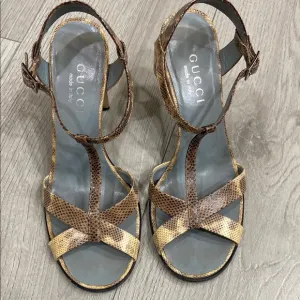 Gucci Women's Brown and Tan Sandals
