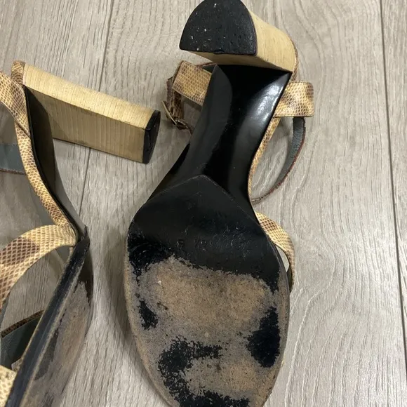 Gucci Women's Brown and Tan Sandals