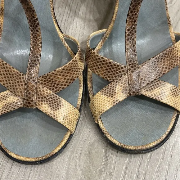 Gucci Women's Brown and Tan Sandals