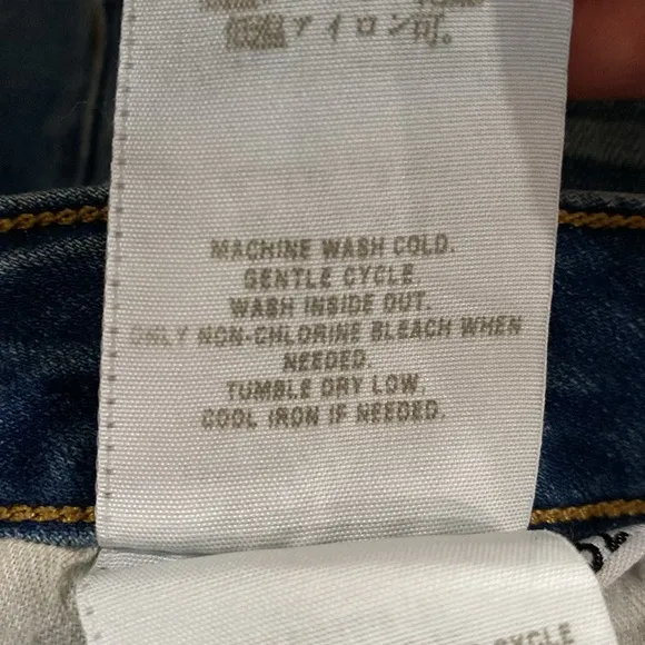 Guess cropped cigarette medium wash distressed jeans size 32