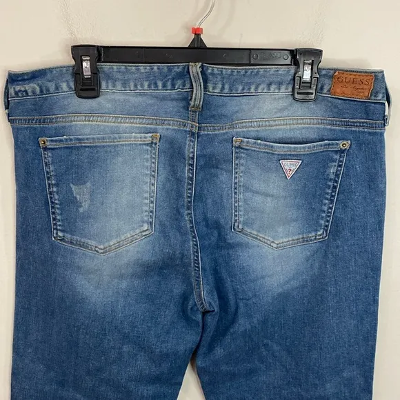 Guess cropped cigarette medium wash distressed jeans size 32