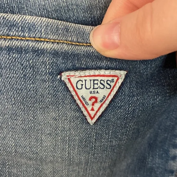Guess cropped cigarette medium wash distressed jeans size 32