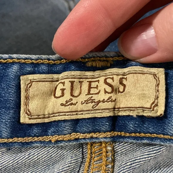Guess cropped cigarette medium wash distressed jeans size 32