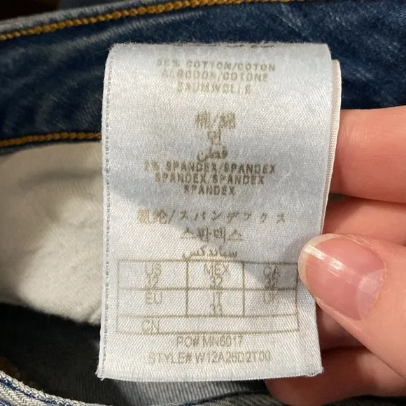 Guess cropped cigarette medium wash distressed jeans size 32