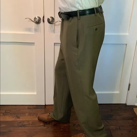 HAGGAR CLASSIC FIT TAUPE SLACKS 40W X 32L