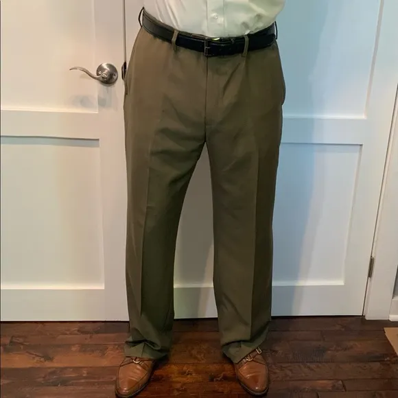 HAGGAR CLASSIC FIT TAUPE SLACKS 40W X 32L