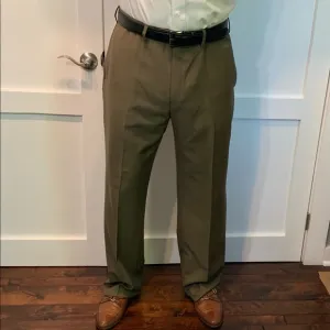 HAGGAR CLASSIC FIT TAUPE SLACKS 40W X 32L