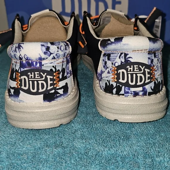 Hey Dude Wally &quot;Spring Breakr Photo Reel&quot; Navy/Blue Slip-On Shoes Men's Size 8