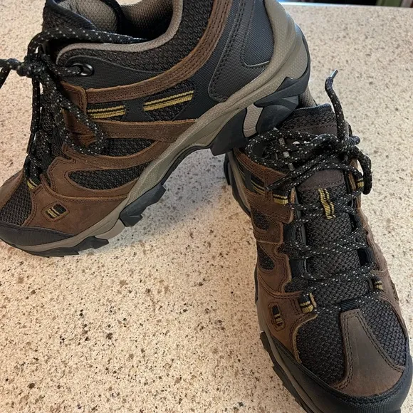 HI-TEC Ravus Vent Lux Low Waterproofs Size 8M
