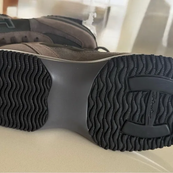 Hogan shoes. Sneakers size 8.  Brand new