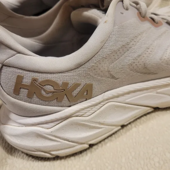 Hoka Arahi 6 Running Shoes, Womens 9.5D (Wide)