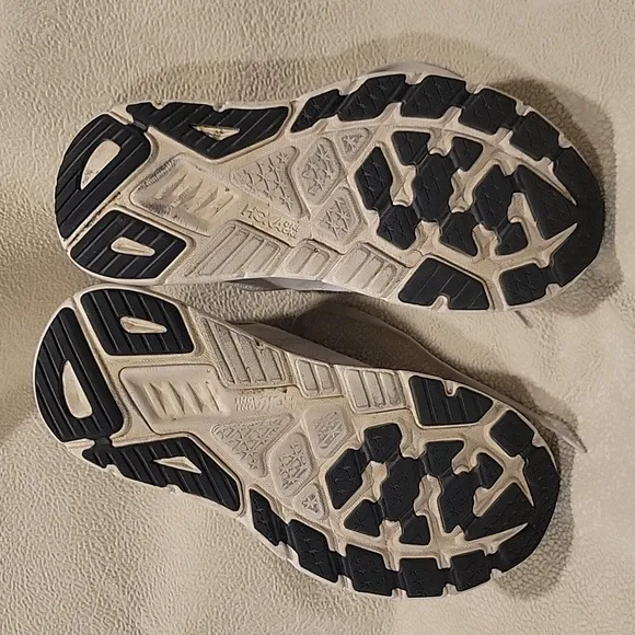 Hoka Arahi 6 Running Shoes, Womens 9.5D (Wide)