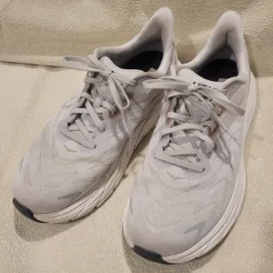 Hoka Arahi 6 Running Shoes, Womens 9.5D (Wide)
